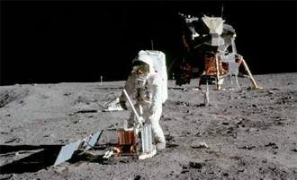 Seismometer on the moon