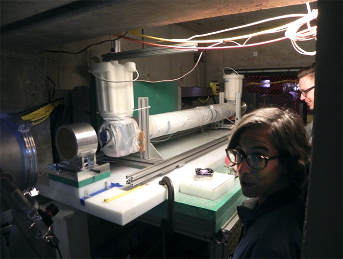 Sofia Andringa and Leon Picard aligning the ART1E target in the DICER target chamber.